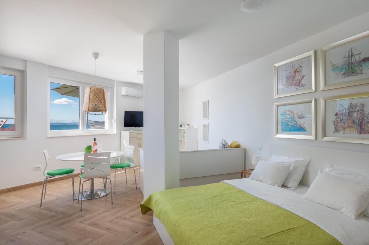 Blue Lagoon Beach Apartments Dugi Rat Exteriér fotografie